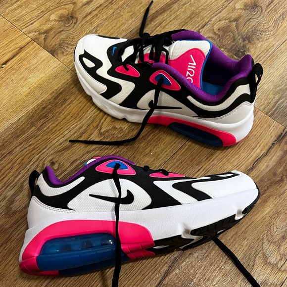 Nike Air- very gently used - Picture 1 of 5